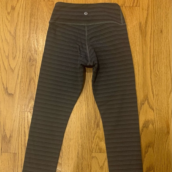 Lululemon Wunder Under crop ll - Picture 2 of 10